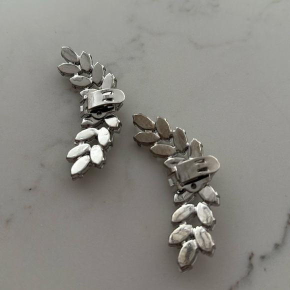 Elegant Silver Crystal Shoe Clips - Picture 2 of 2